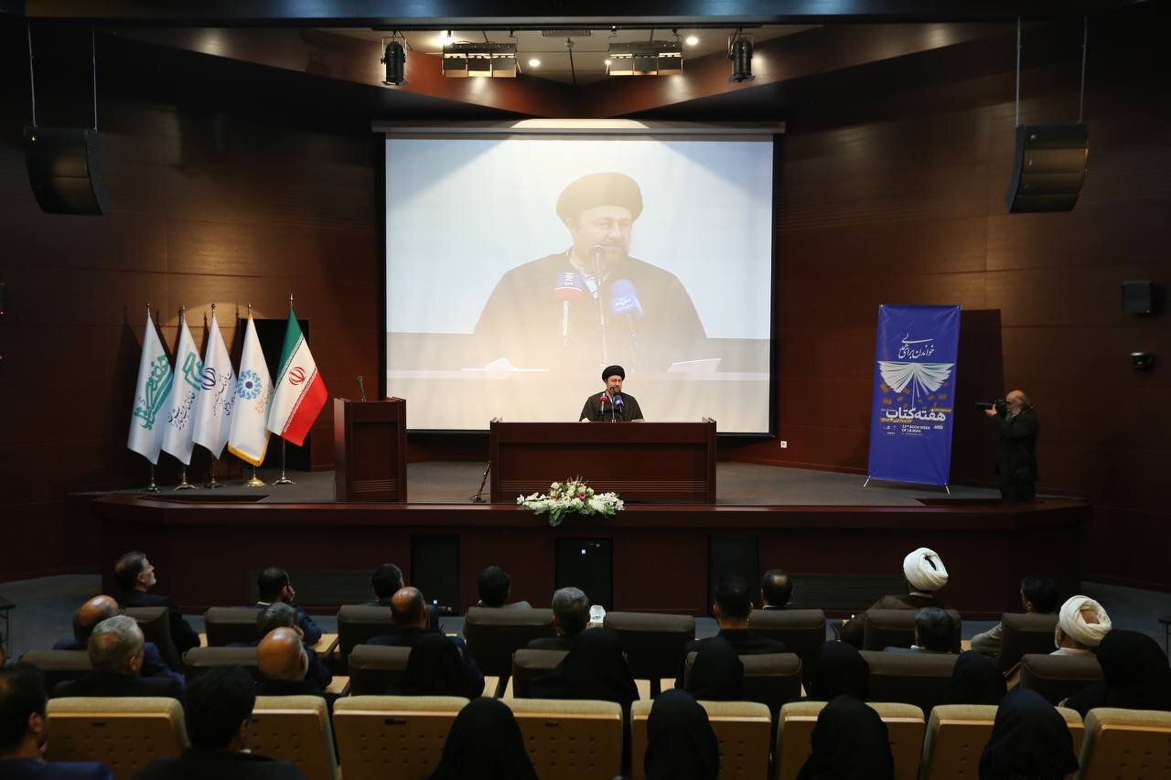 باید فضای کتاب و کتابداری را متناسب با انواع جدید کتابخوانی بروز کنیم