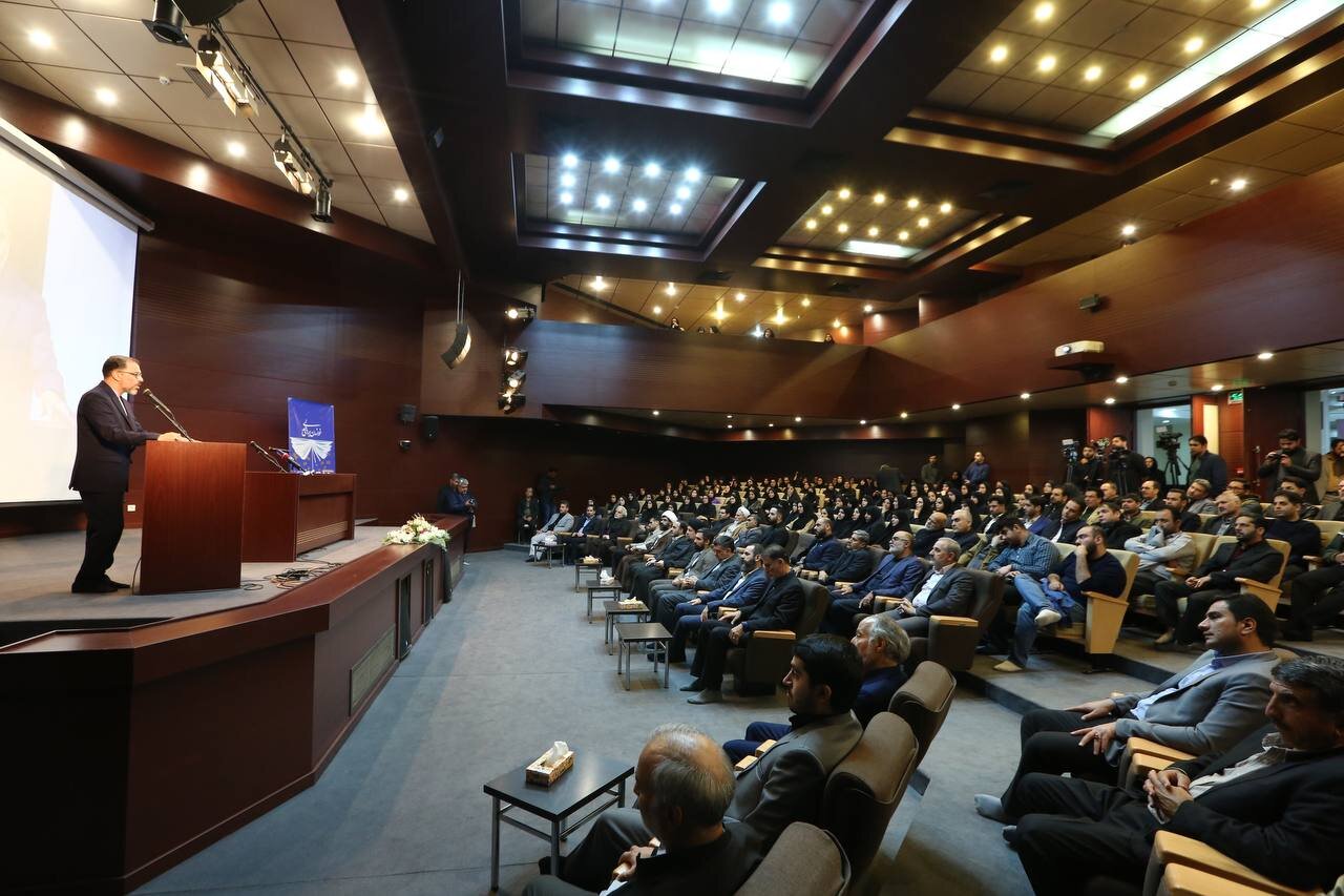 باید فضای کتاب و کتابداری را متناسب با انواع جدید کتابخوانی بروز کنیم