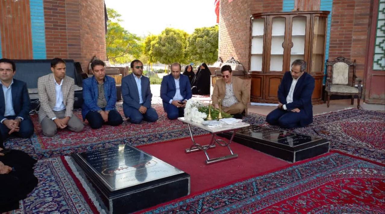 تجدید میثاق کتابداران و کارکنان اداره کل کتابخانه های عمومی خراسان جنوبی با آرمانهای امام راحل(ره)