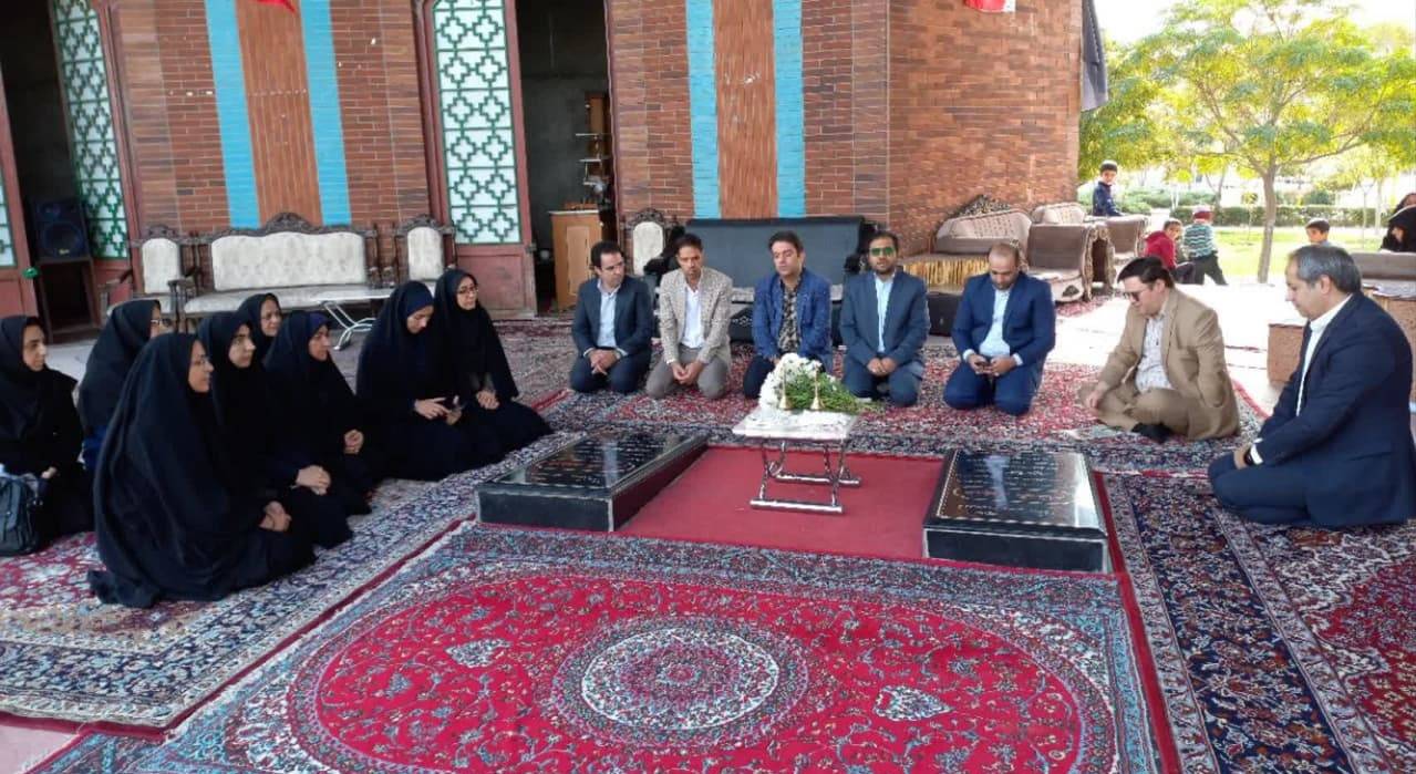 تجدید میثاق کتابداران و کارکنان اداره کل کتابخانه های عمومی خراسان جنوبی با آرمانهای امام راحل(ره)