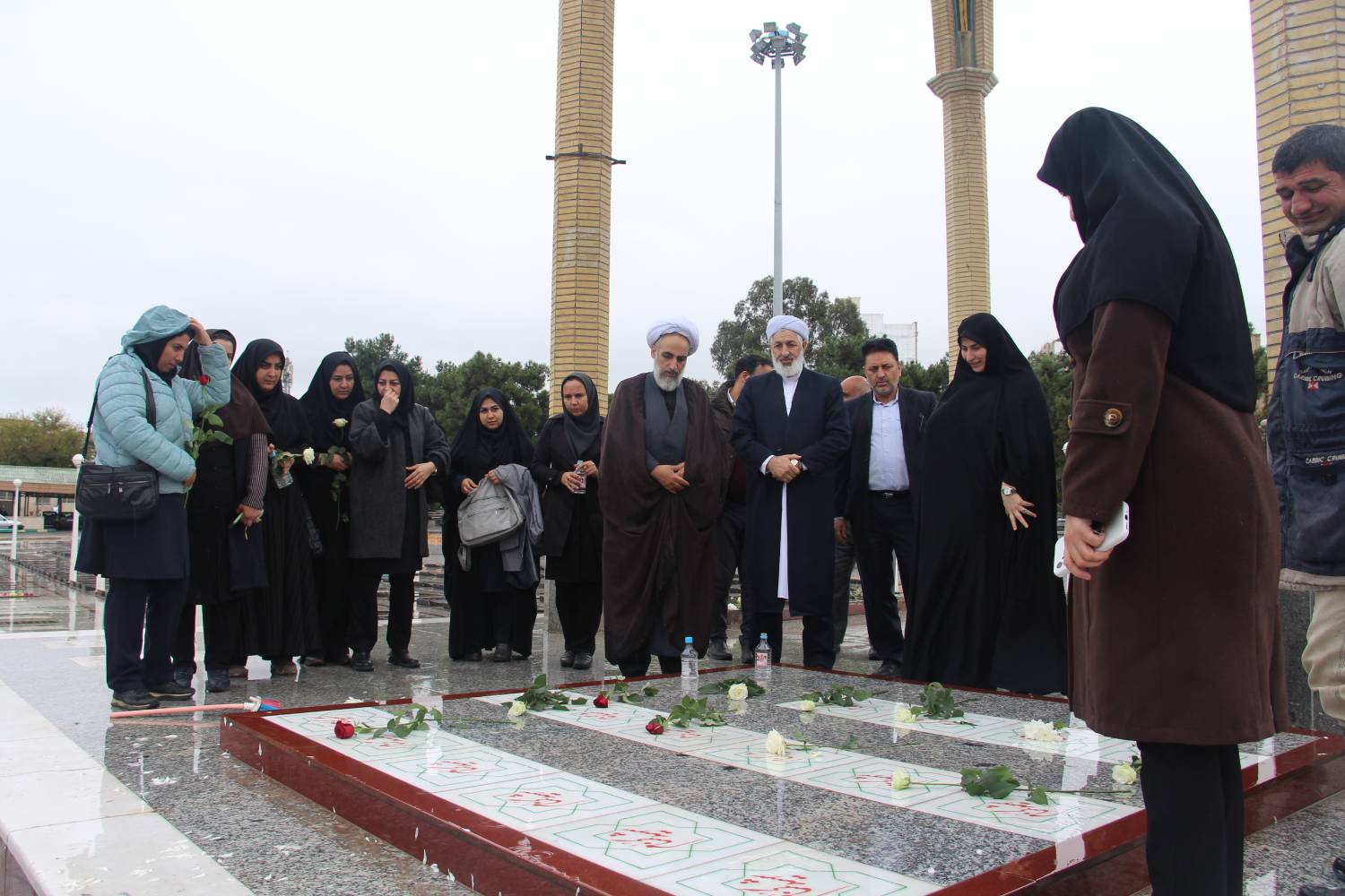 عطر افشانی گلزار شهدای گمنام امام زاده عبدالله گرگان