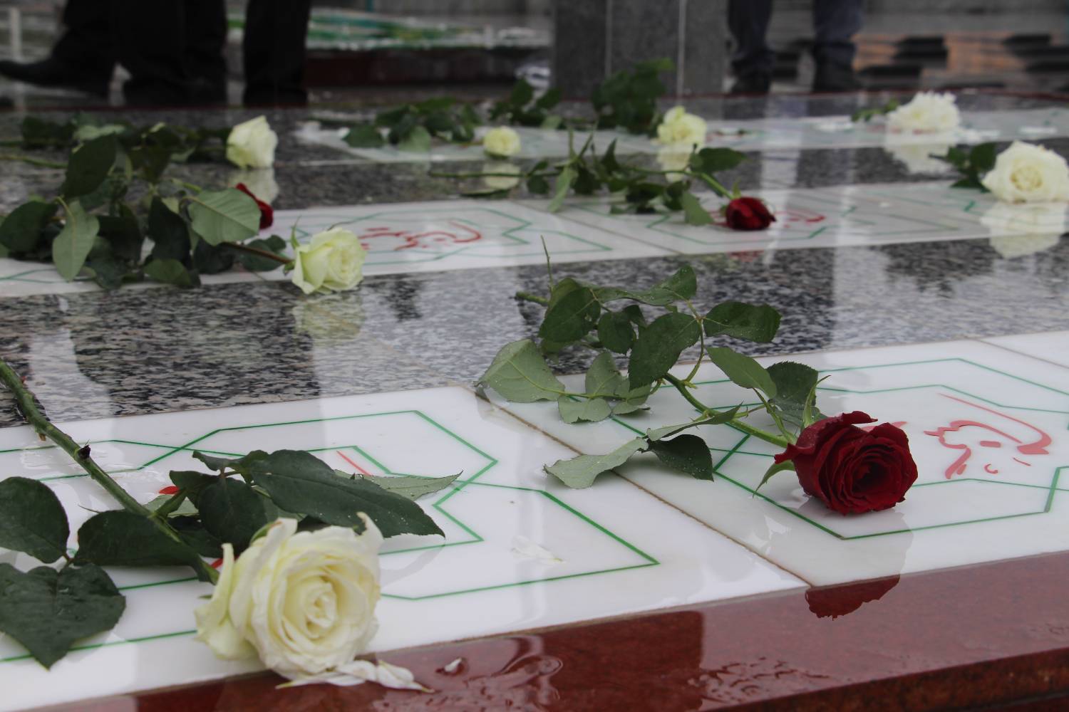 عطر افشانی گلزار شهدای گمنام امام زاده عبدالله گرگان