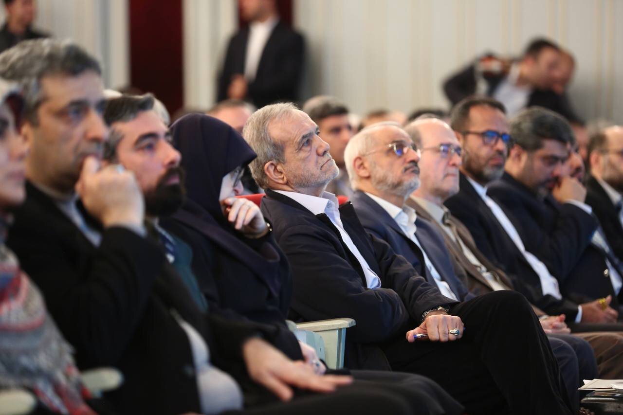 خواندن و آگاهی سازنده نگاه و زبان مشترک و وحدت است/ بیان دغدغهها و مطالبات اهالی کتاب و کتابداران با رئیسجمهور