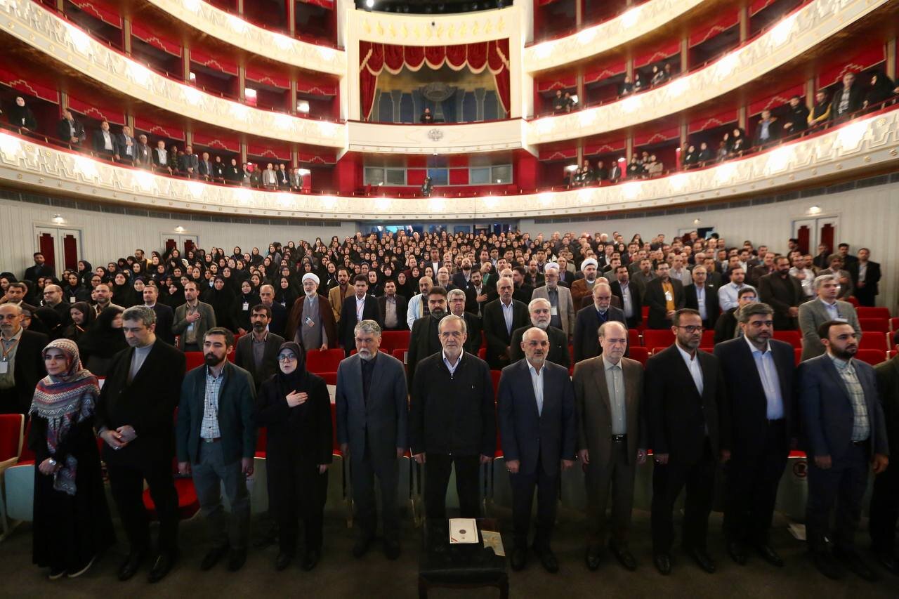 خواندن و آگاهی سازنده نگاه و زبان مشترک و وحدت است/ بیان دغدغهها و مطالبات اهالی کتاب و کتابداران با رئیسجمهور