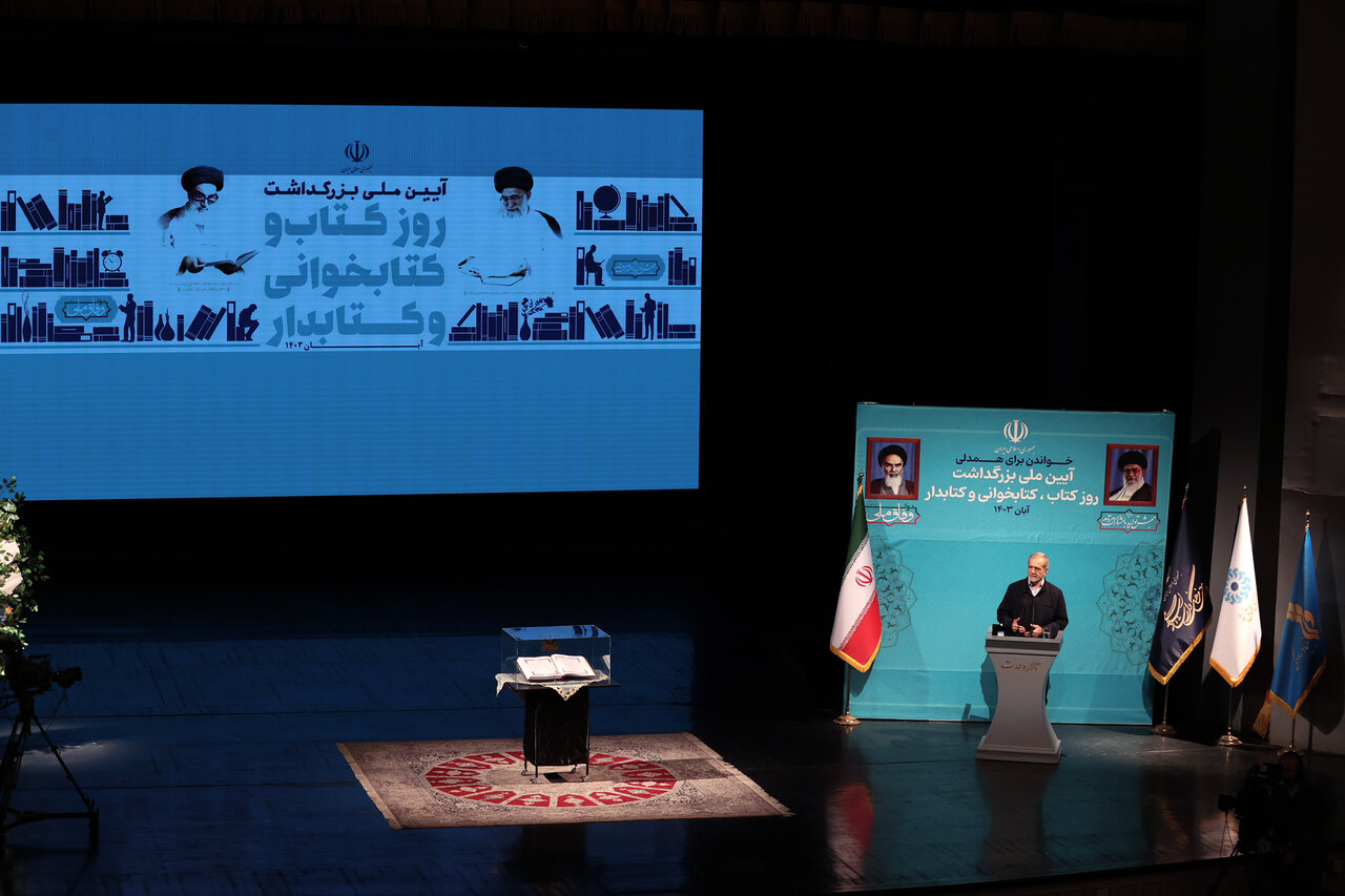 خواندن و آگاهی ما را به زبان و نگاه مشترک میرساند و از اختلاف دور میکند