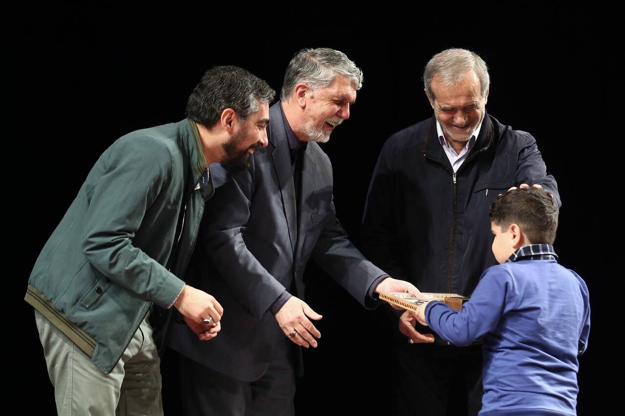 خواندن و آگاهی سازنده نگاه و زبان مشترک و وحدت است/ بیان دغدغهها و مطالبات اهالی کتاب و کتابداران با رئیسجمهور