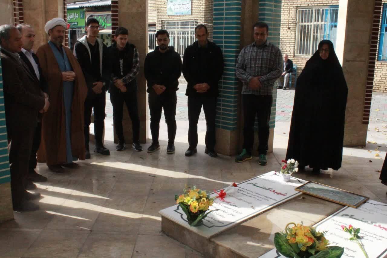 تجدید میثاق کارکنان کتابخانههای عمومی آذربایجان غربی با آرمان های امام راحل(ره)