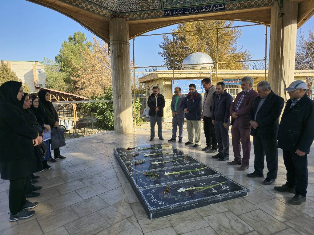 تجدید میثاق کارکنان کتابخانههای عمومی آذربایجان غربی با آرمان های امام راحل(ره)