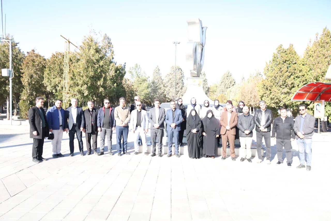 تجدید میثاق کارکنان کتابخانههای عمومی آذربایجان غربی با آرمان های امام راحل(ره)