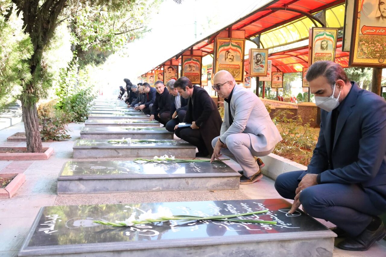 تجدید میثاق کارکنان کتابخانههای عمومی آذربایجان غربی با آرمان های امام راحل(ره)