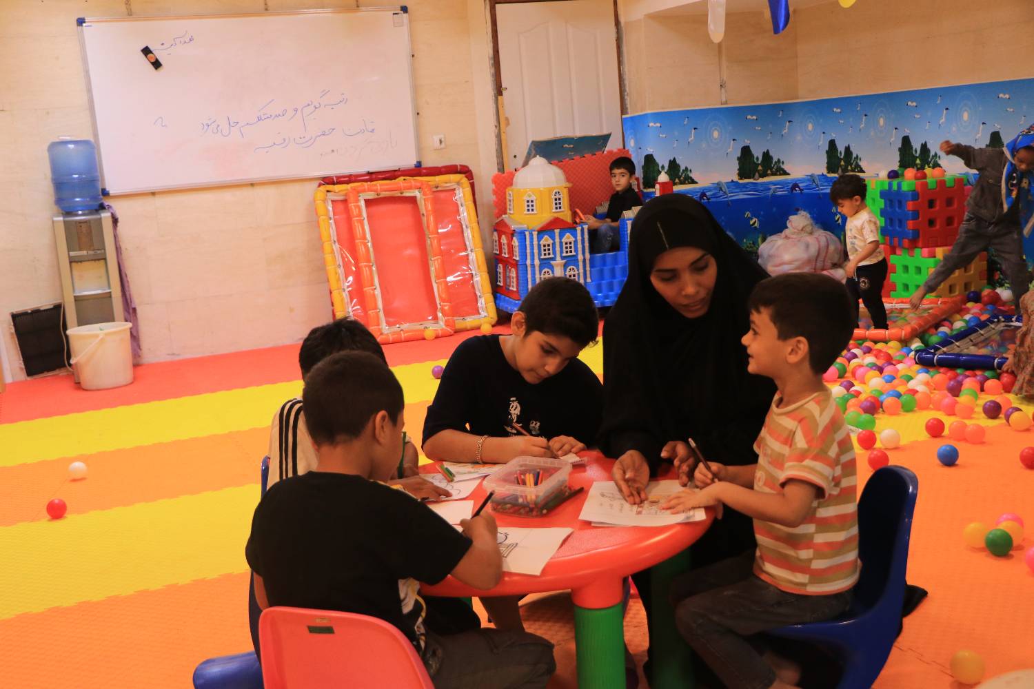 ۶۰ خدمت متنوع در کتابخانه های عمومی به مردم ارائه می شود