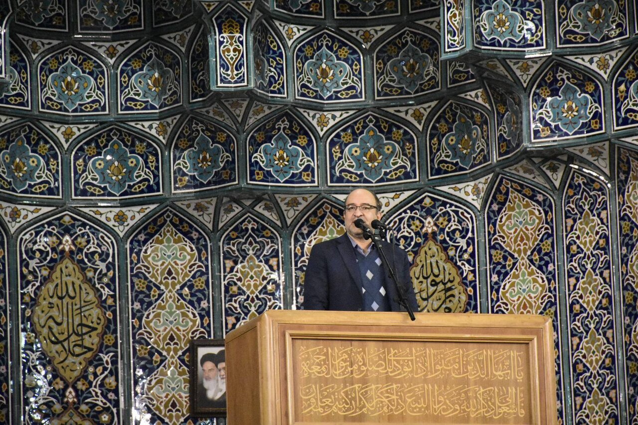 درهای کتابخانههای عمومی بر روی عموم اقشار مردم باز است