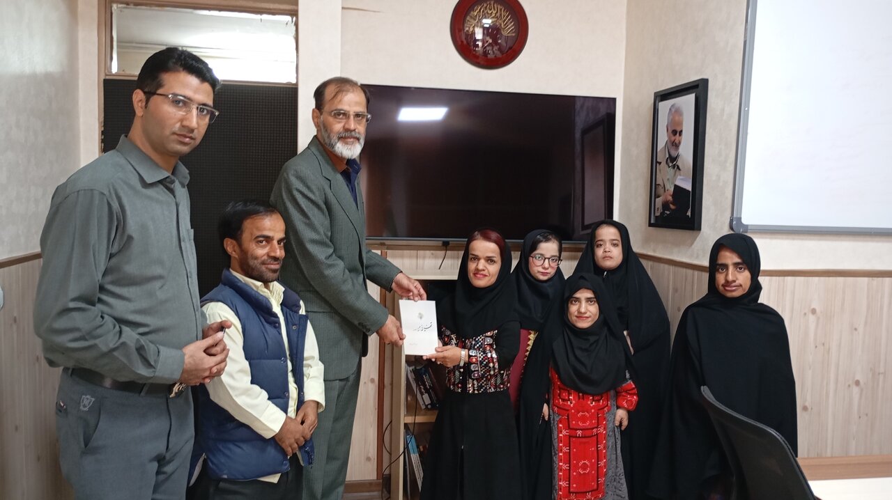 میزبانی اداره کل کتابخانههای عمومی سیستان و بلوچستان از اعضای انجمن کوتاه قامتان بلند همت