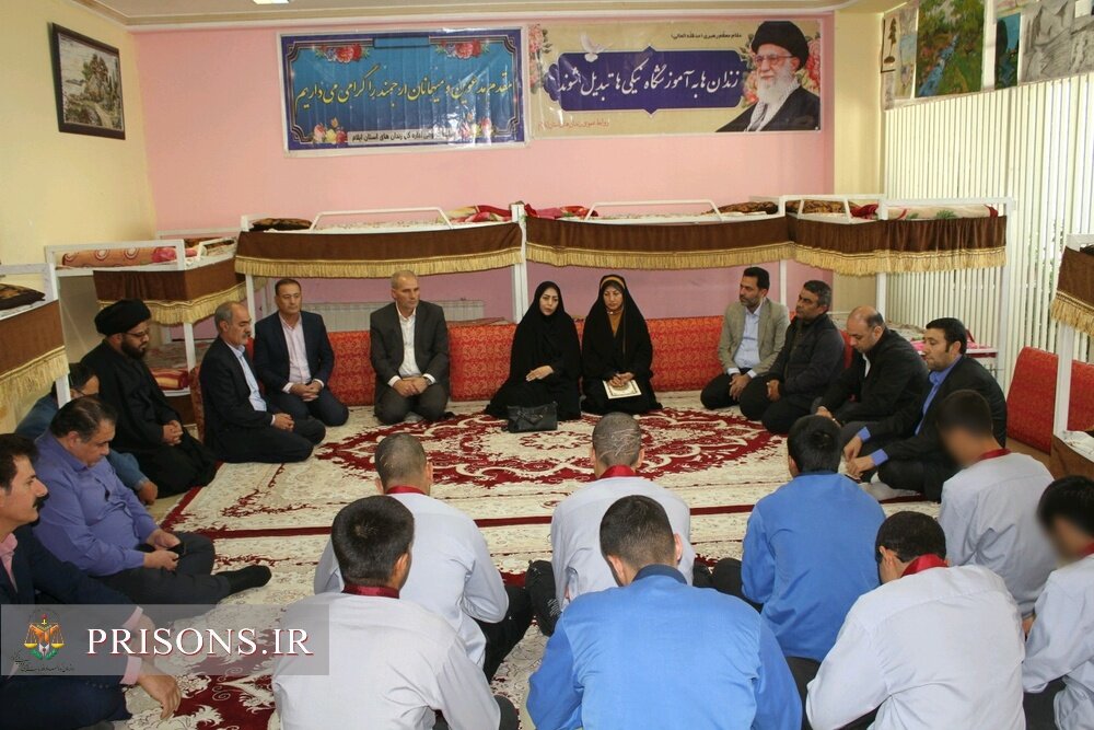 تجلیل از مددجویان کتابخوان کانون اصلاح و تربیت ایلام