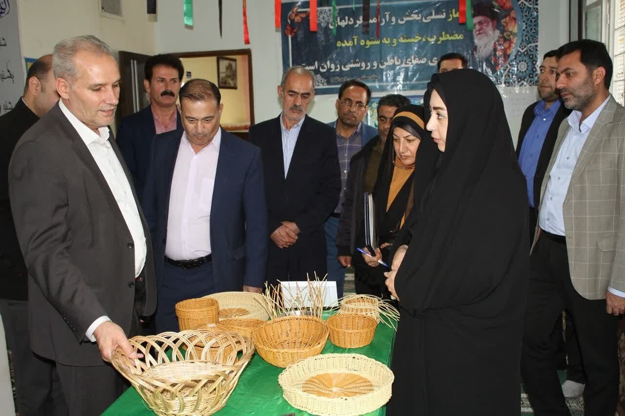 تجلیل از مددجویان کتابخوان کانون اصلاح و تربیت ایلام