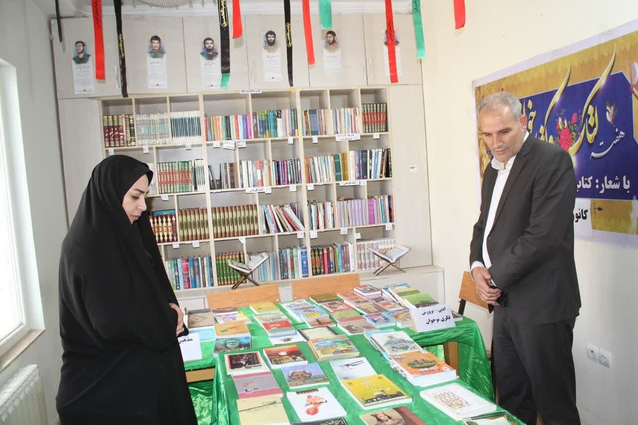 تجلیل از مددجویان کتابخوان کانون اصلاح و تربیت ایلام