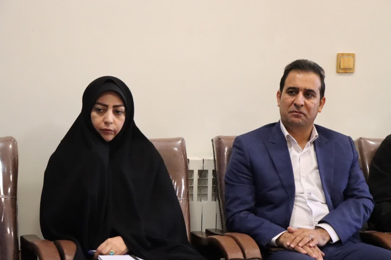 دیدار مدیرکل کتابخانههای عمومی ایلام با نماینده ولی فقیه در استان