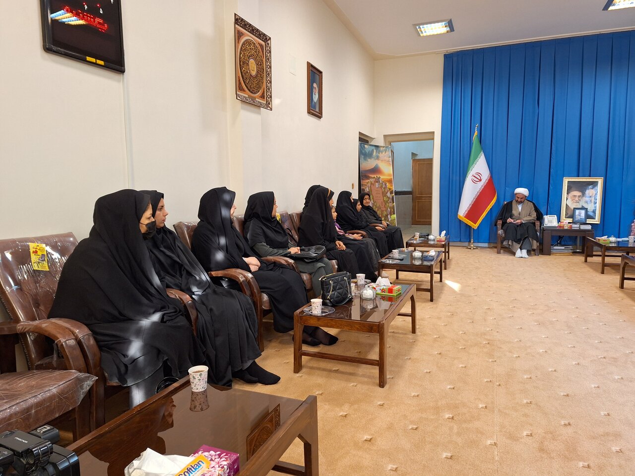 دیدار مدیرکل کتابخانههای عمومی ایلام با نماینده ولی فقیه در استان