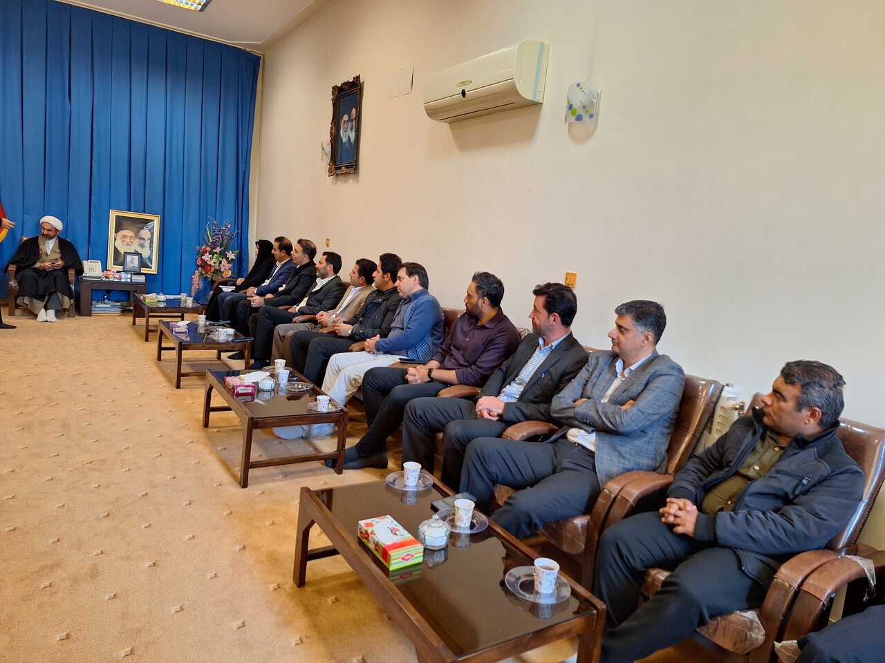 دیدار مدیرکل کتابخانههای عمومی ایلام با نماینده ولی فقیه در استان