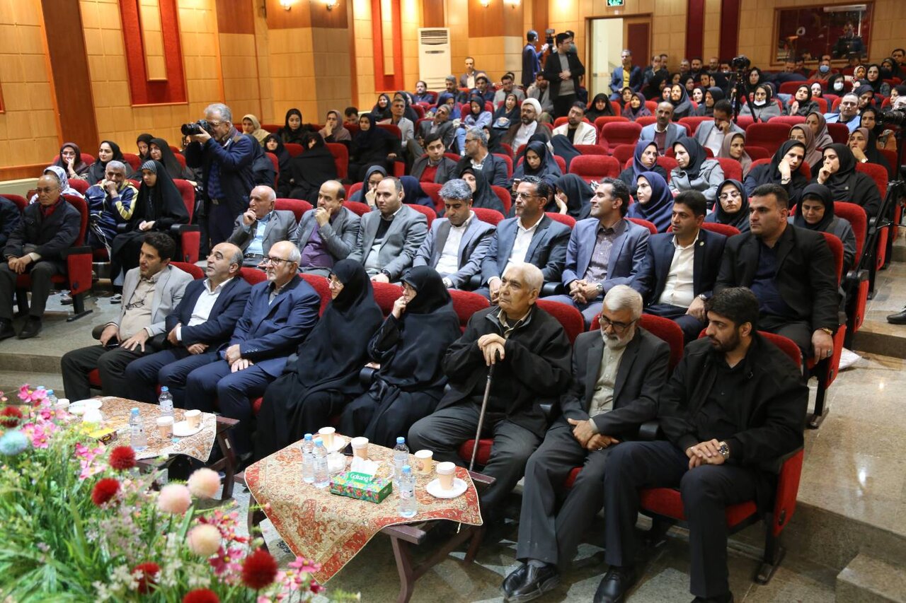 آیین تجلیل از فعالان عرصهی کتاب و کتابخوانی در ساری برگزار شد