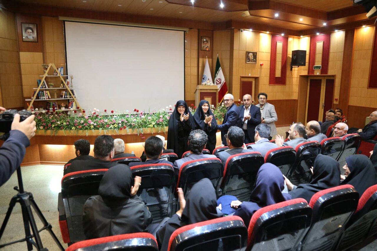 آیین تجلیل از فعالان عرصهی کتاب و کتابخوانی در ساری برگزار شد