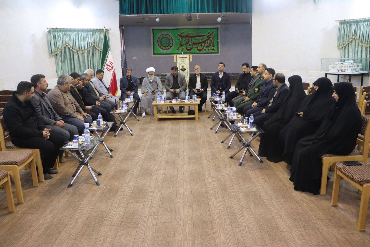 تقدیر مسئولین شهر قنوات از کتابداران کتابخانه عمومی حضرت امام خمینی (ره)