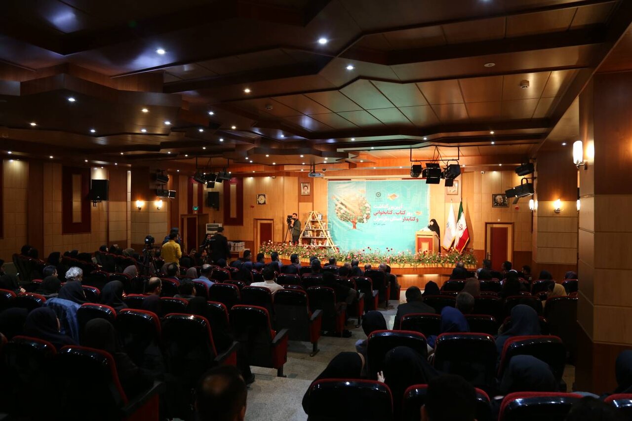 آیین تجلیل از فعالان عرصهی کتاب و کتابخوانی در ساری برگزار شد