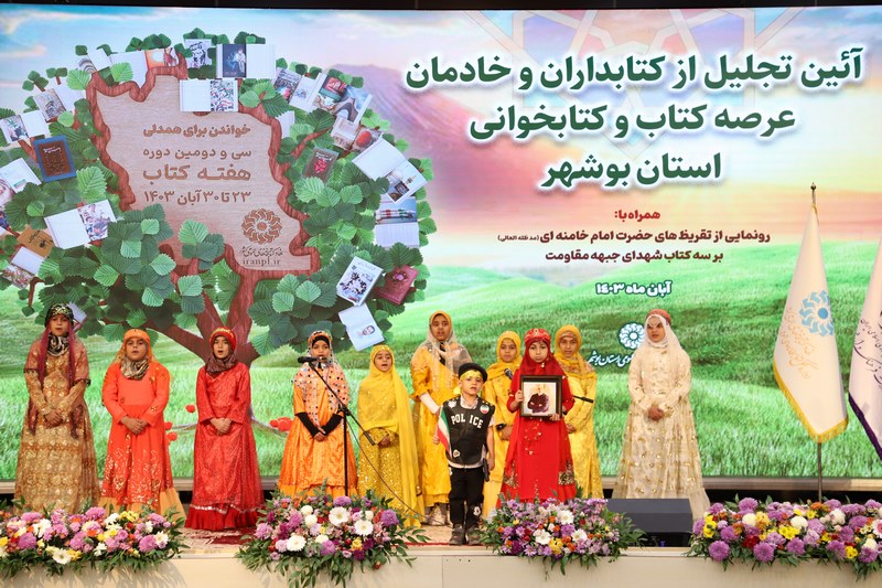 نماینده ولیفقیه در استان، یک میلیارد تومان برای خرید کتاب به کتابخانههای عمومی استان اهدا کرد