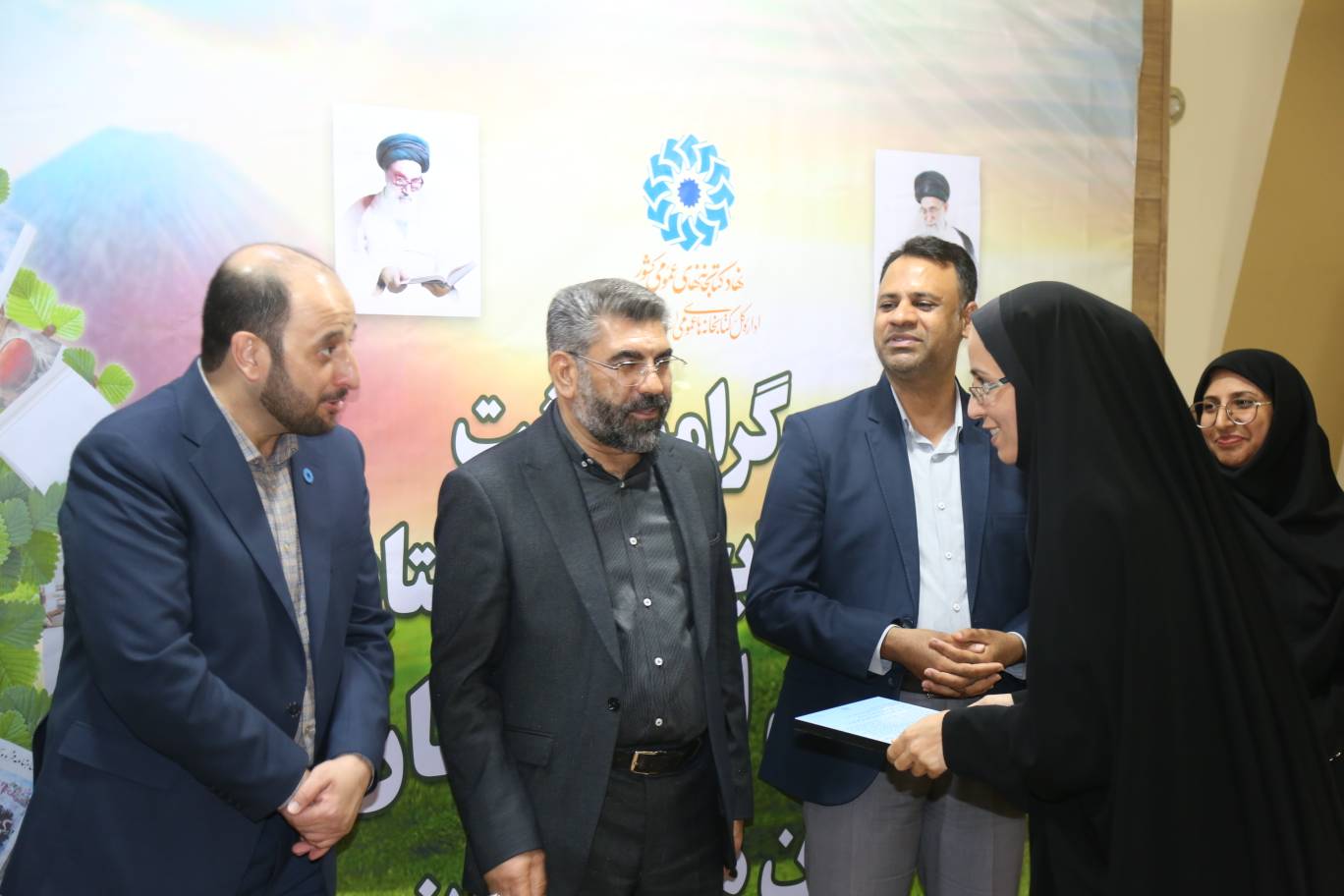 آیین تجلیل از فعالان عرصه کتاب و کتابخوانی در هرمزگان برگزار شد