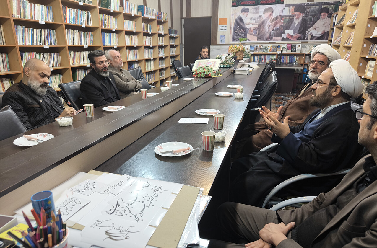 بازدید مدیرکل کتابخانه های عمومی استان قم از کتابخانههای زندانها