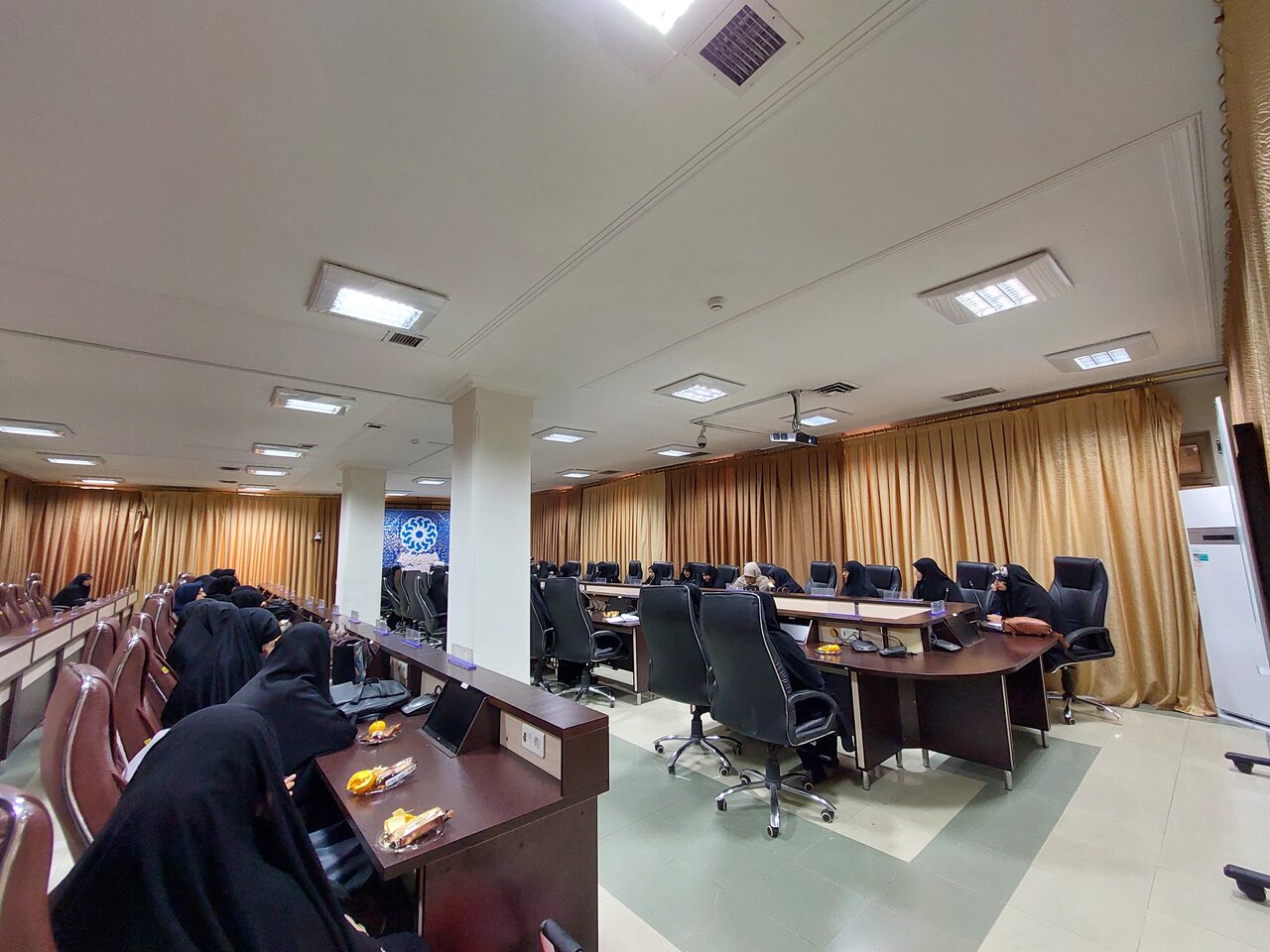 نشست نقد و بررسی کتاب «شما هم شهرساز باش» در آذربایجان غربی برگزار شد