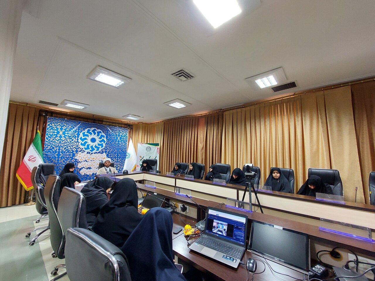 نشست نقد و بررسی کتاب «شما هم شهرساز باش» در آذربایجان غربی برگزار شد