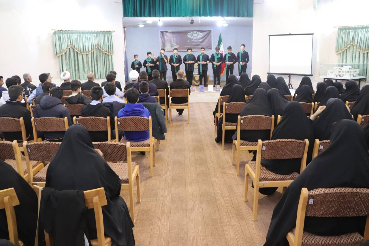 نشستهای «گعده امین» در کتابخانههای عمومی استان قم