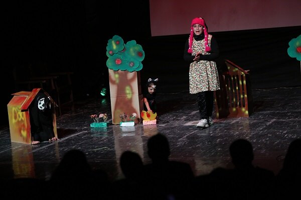 ۹ اثر برگزیده در اختتامیه جشنواره قصهگویی چهارمحال و بختیاری بر روی صحنه رفتند