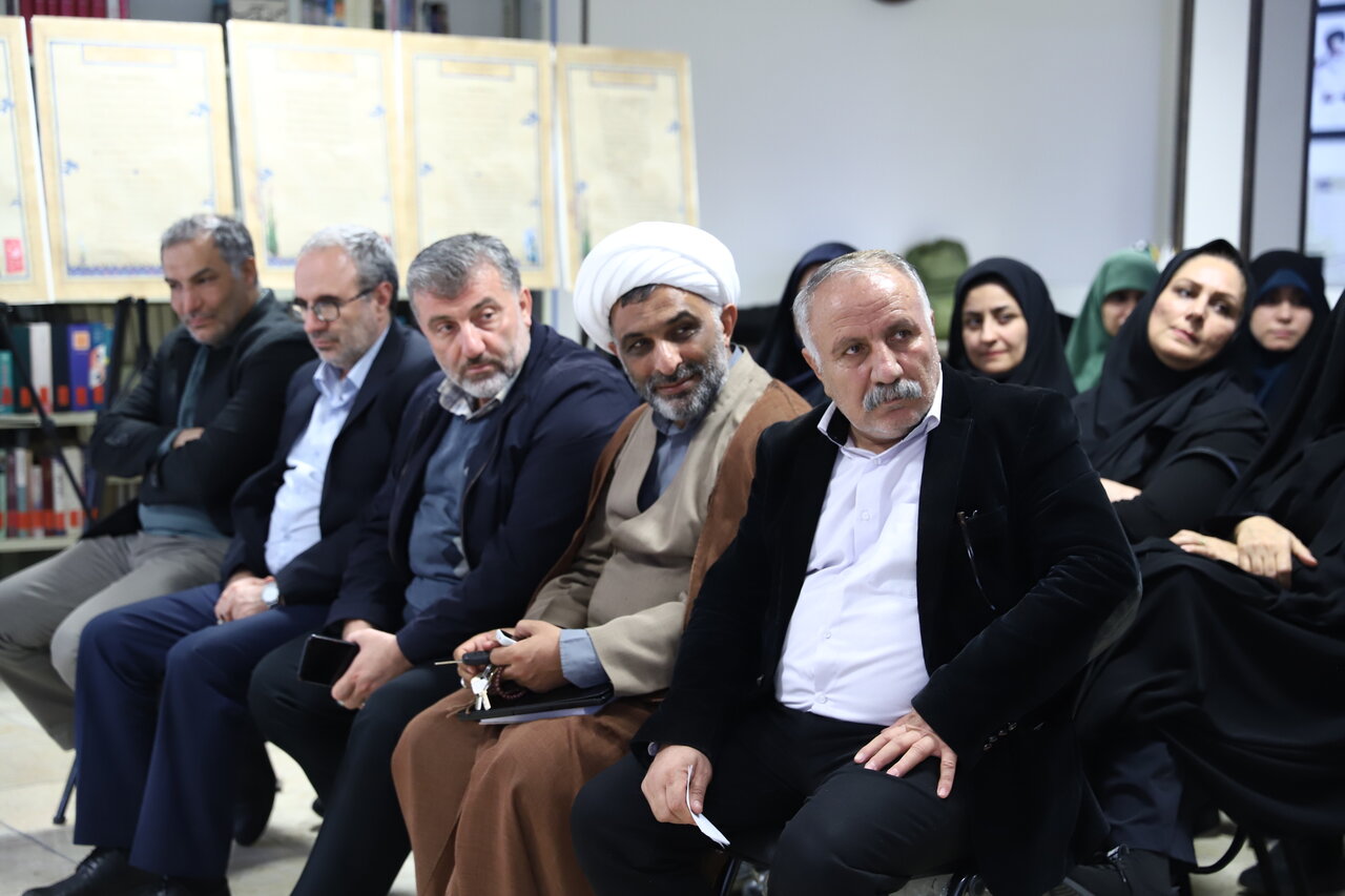 کتابخانه باباطاهر تهران میزبان نشست «گعدهی امین» شد