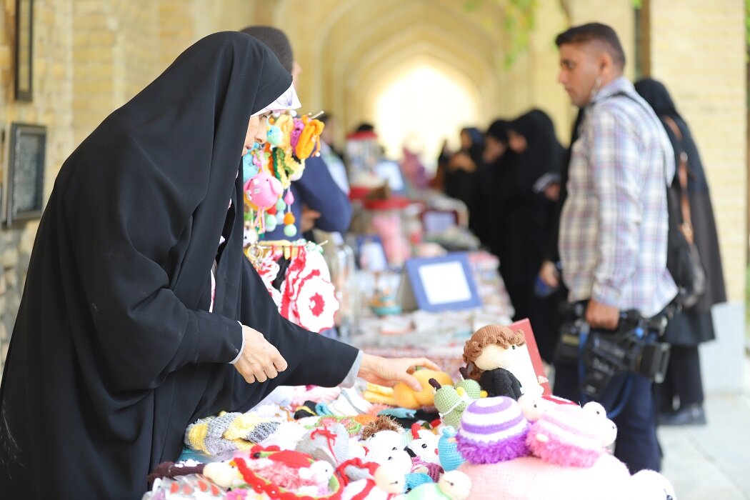 کتابخانه عمومی می‌تواند اختلال ارتباطیِ نخبگان با نظام اجتماعی را ترمیم کند