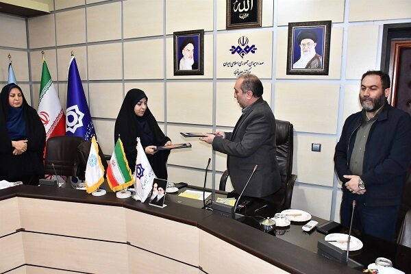 امضای تفاهم نامه همکاری اداره کل کتابخانههای عمومی و صدا و سیمای آذربایجان غربی