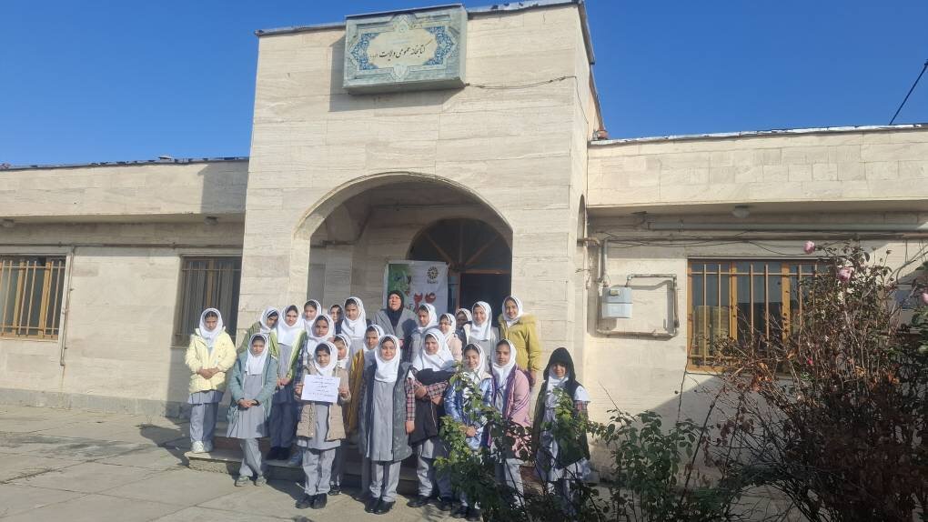 گرامیداشت هفته کتاب در کتابخانههای عمومی شهرستان نقده