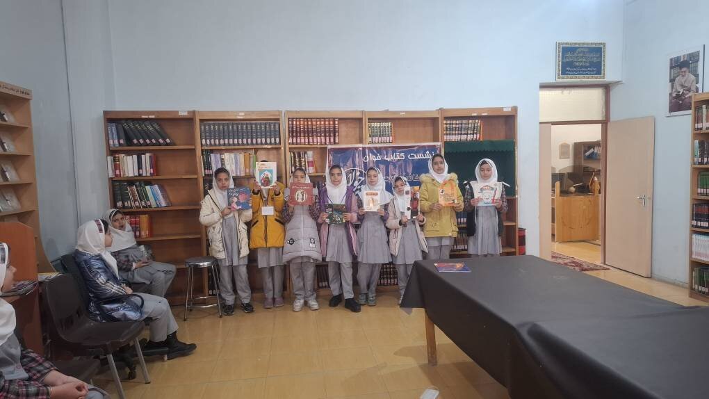 گرامیداشت هفته کتاب در کتابخانههای عمومی شهرستان نقده