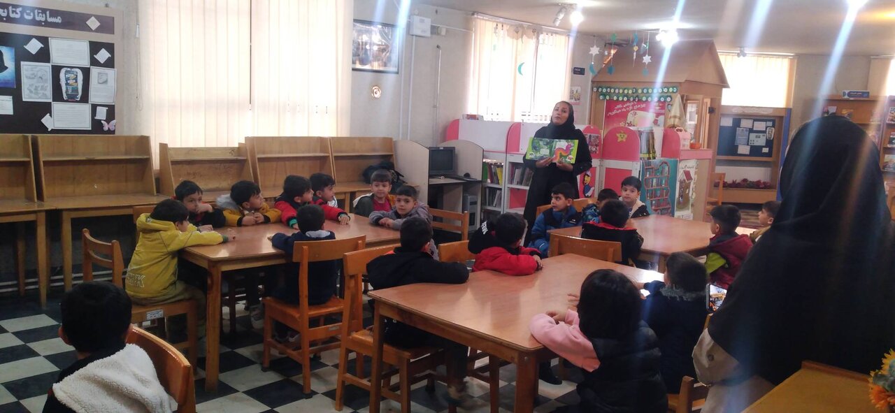 گرامیداشت هفته کتاب در کتابخانههای عمومی شهرستان نقده