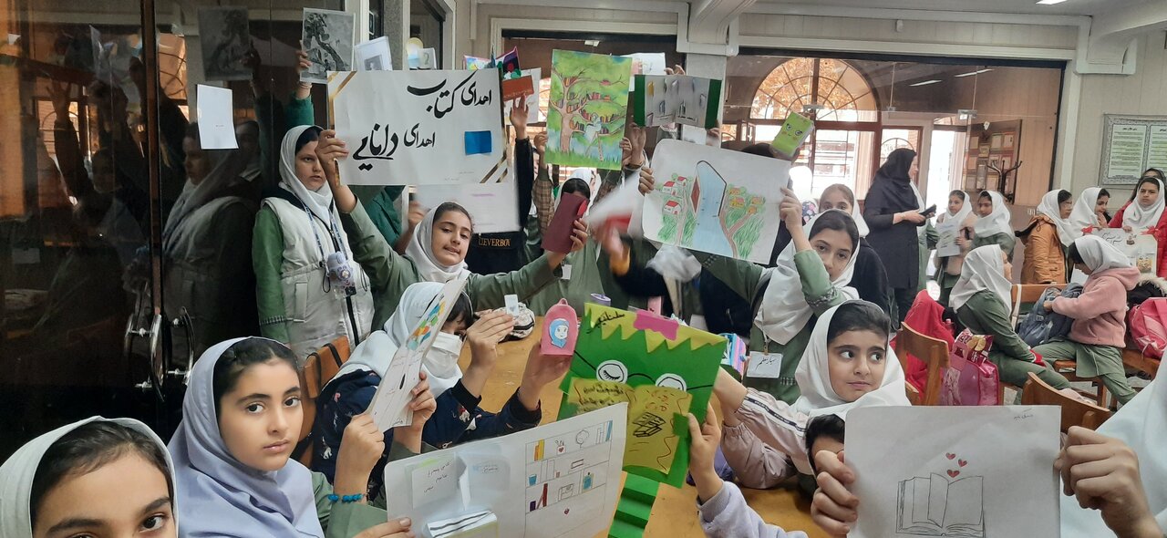 گرامیداشت هفته کتاب در کتابخانههای عمومی شهرستان نقده