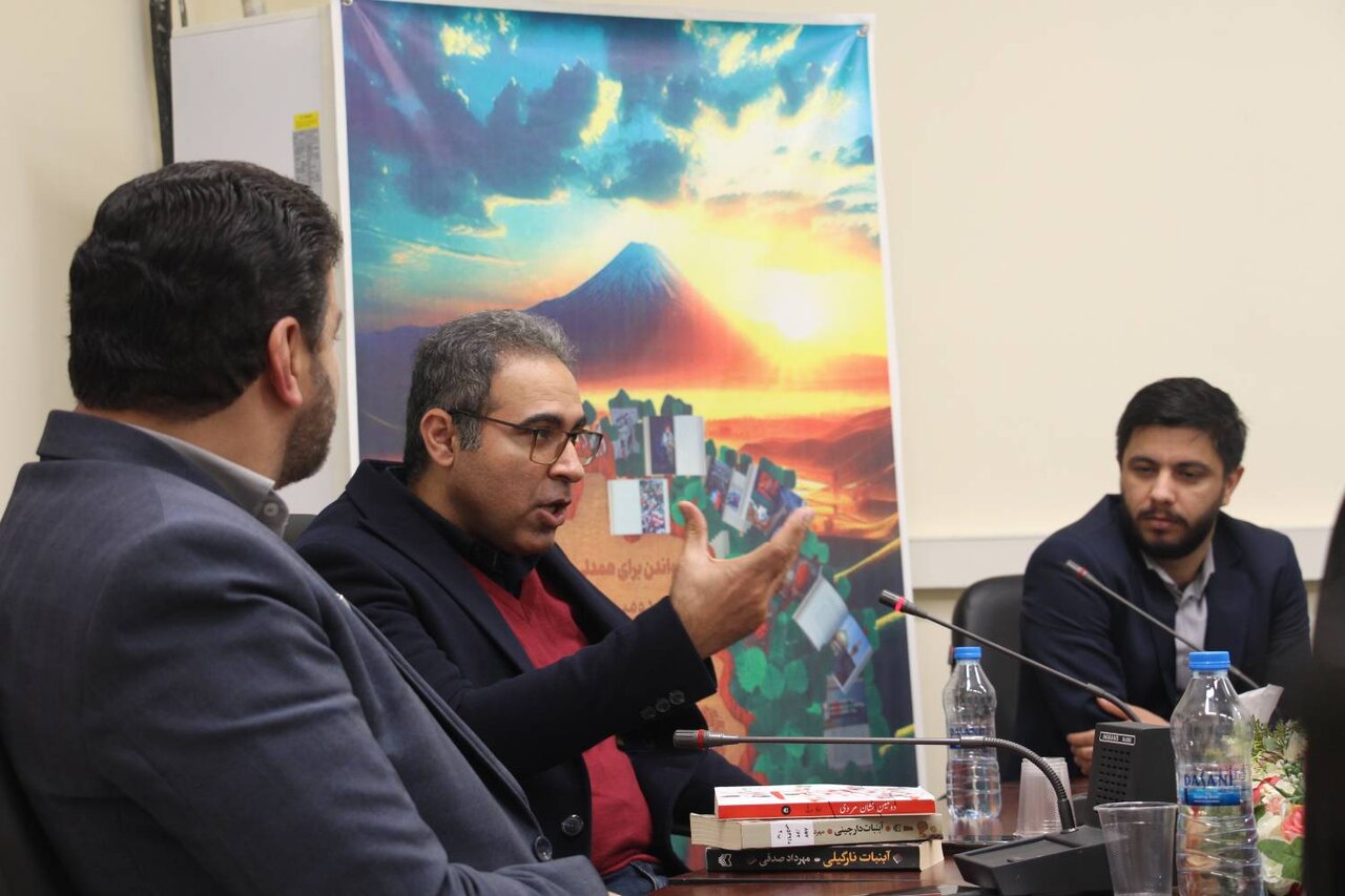 نشست «ویژگیهای داستان طنز» برگزار شد