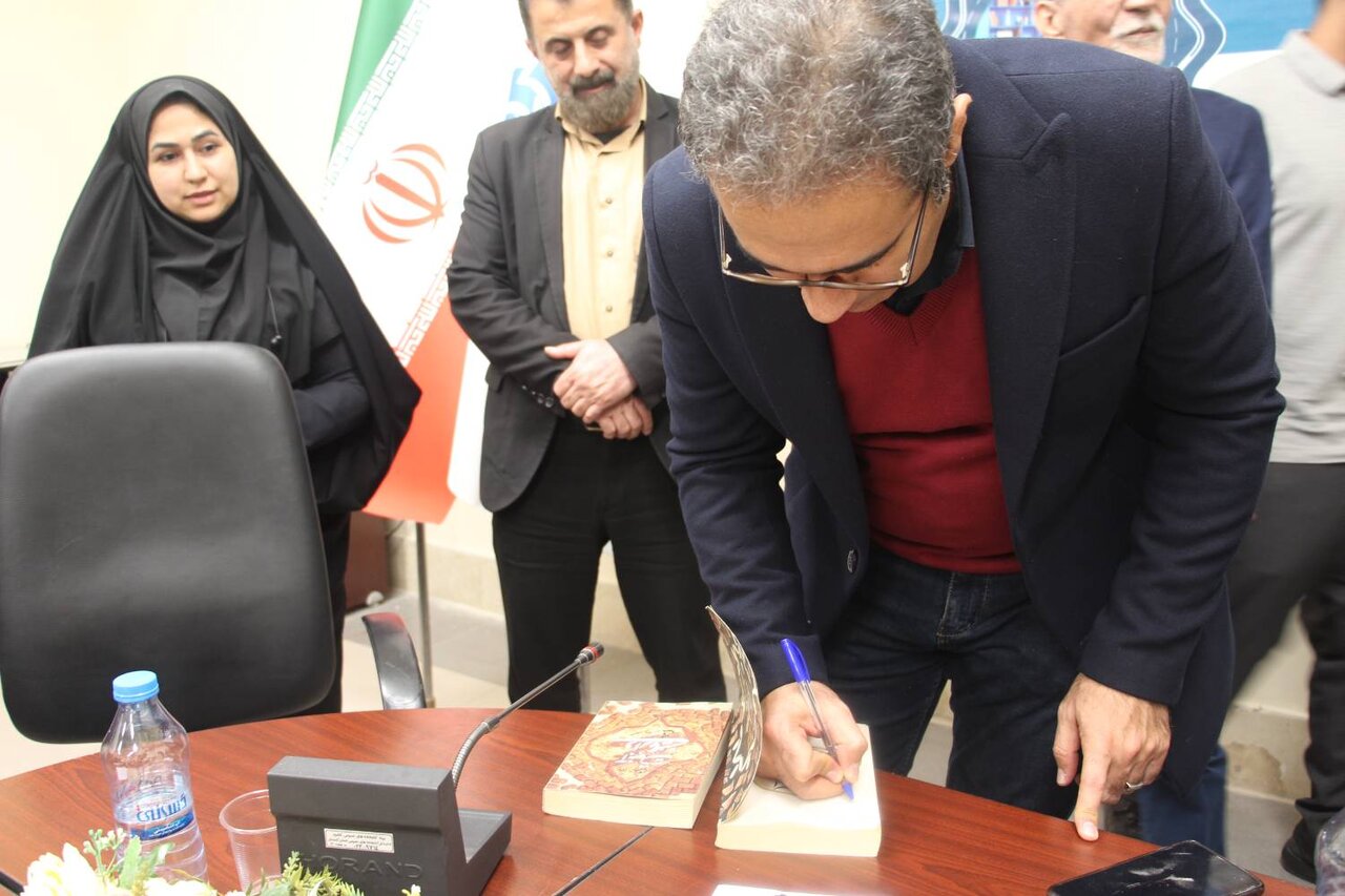 نشست «ویژگیهای داستان طنز» برگزار شد