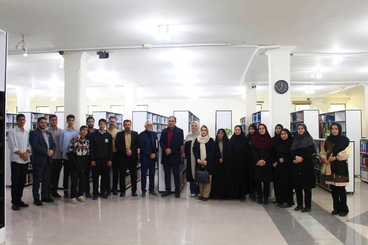 نشست «ویژگیهای داستان طنز» برگزار شد