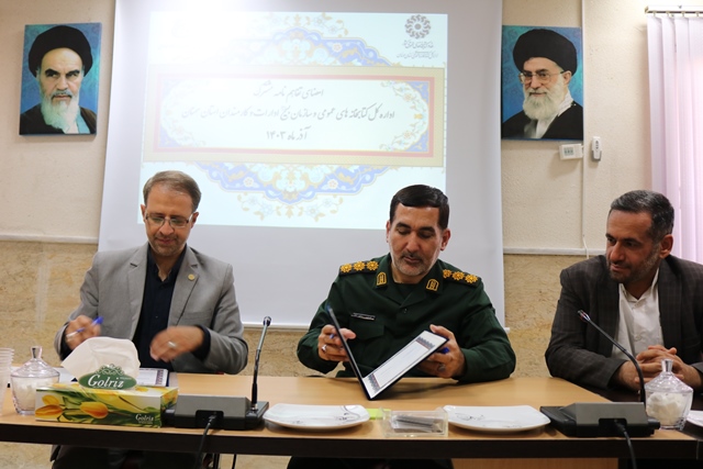 تفاهمنامه همکاری ادارهکل کتابخانههای عمومی و سازمان بسیج ادارات استان سمنان امضا شد