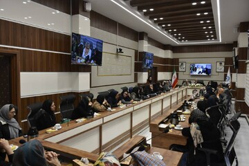 نشست صمیمی مصطفی رحماندوست با فعالین حوزه ادبیات کودک و نوجوان و کتابداران در تبریز