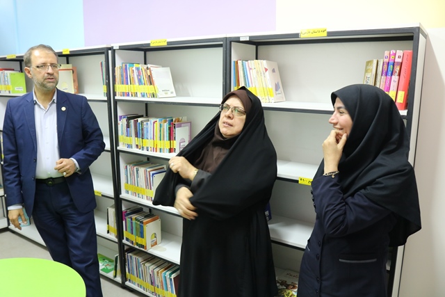 بازدید مدیرکل کتابخانههای عمومی استان سمنان از کتابخانه عمومی شهید محمد ابراهیم همتی