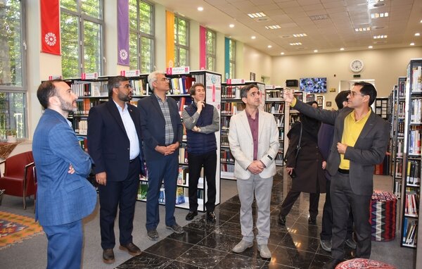 نشست مدیرکل کتابخانه‌های عمومی فارس با اساتید بخش علم اطلاعات و دانش شناسی دانشگاه شیراز