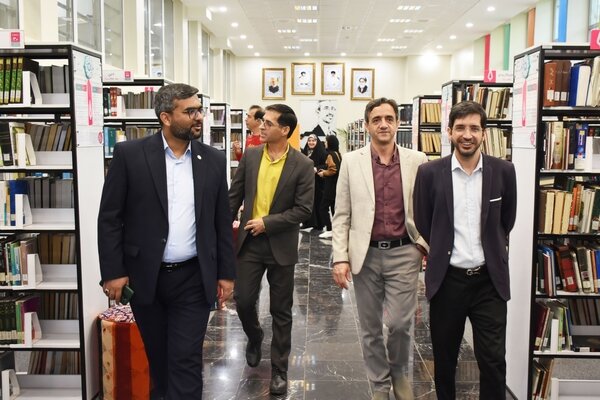 نشست مدیرکل کتابخانه‌های عمومی فارس با اساتید بخش علم اطلاعات و دانش شناسی دانشگاه شیراز