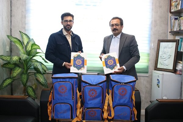 اردشیر خاکی بختیاروند با «کولهپشتی کتاب» به مناطق محروم میرود